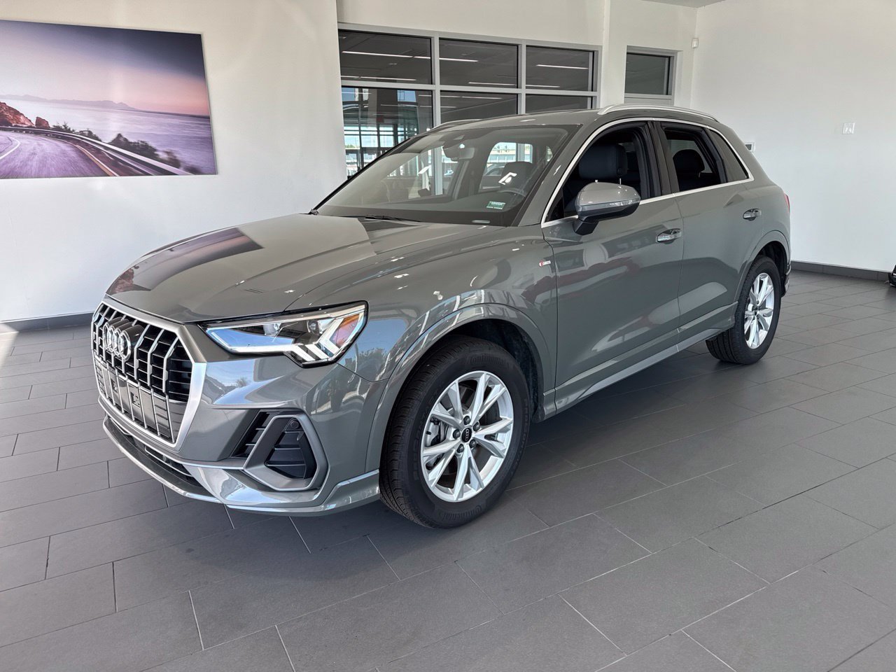 Certified 2025 Audi Q3 2.0T Premium w/ Convenience Package AWD/4WD image 4