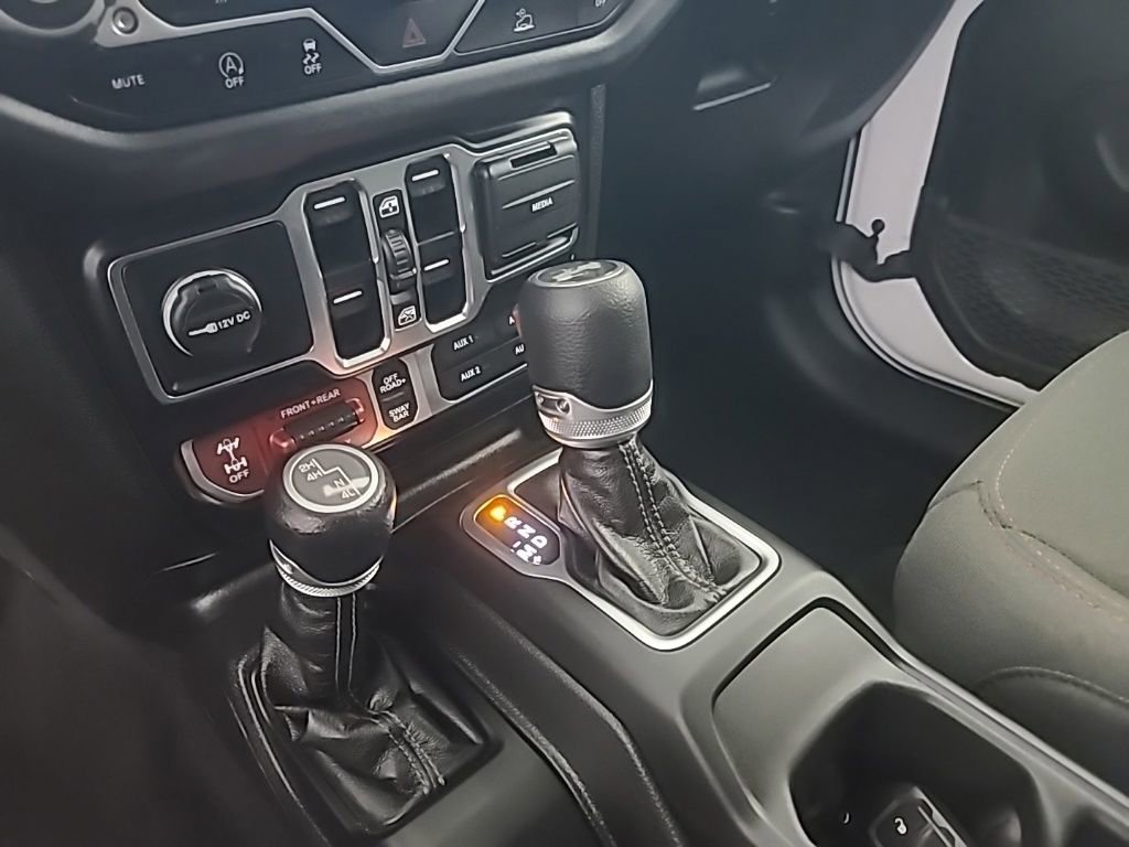 Used 2025 Jeep Wrangler Unlimited Rubicon AWD/4WD image 37