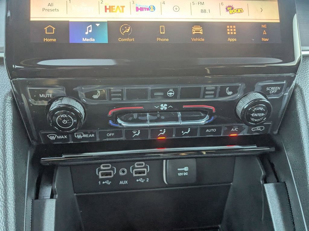 New 2025 Jeep Grand Cherokee Limited w/ Black Appearance Package image 24