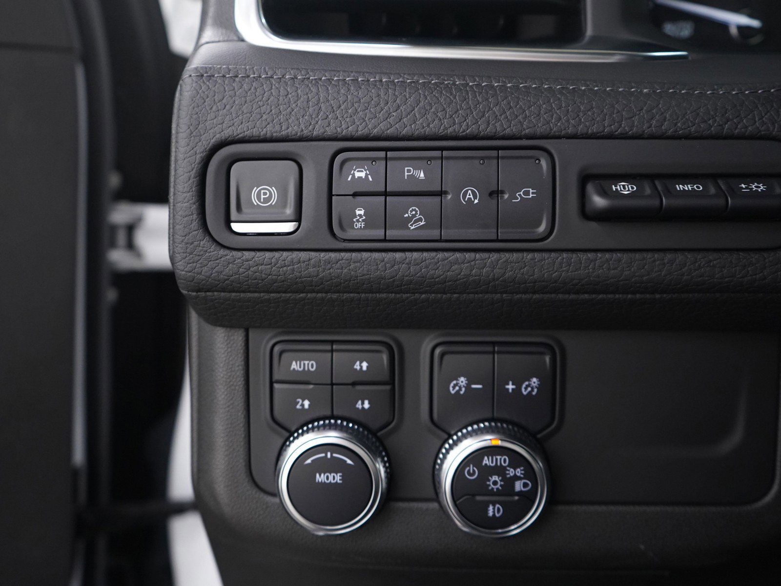 Used 2021 GMC Yukon Denali w/ Denali Premium Package image 32