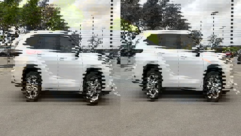 New 2026 Toyota Highlander Limited image 4