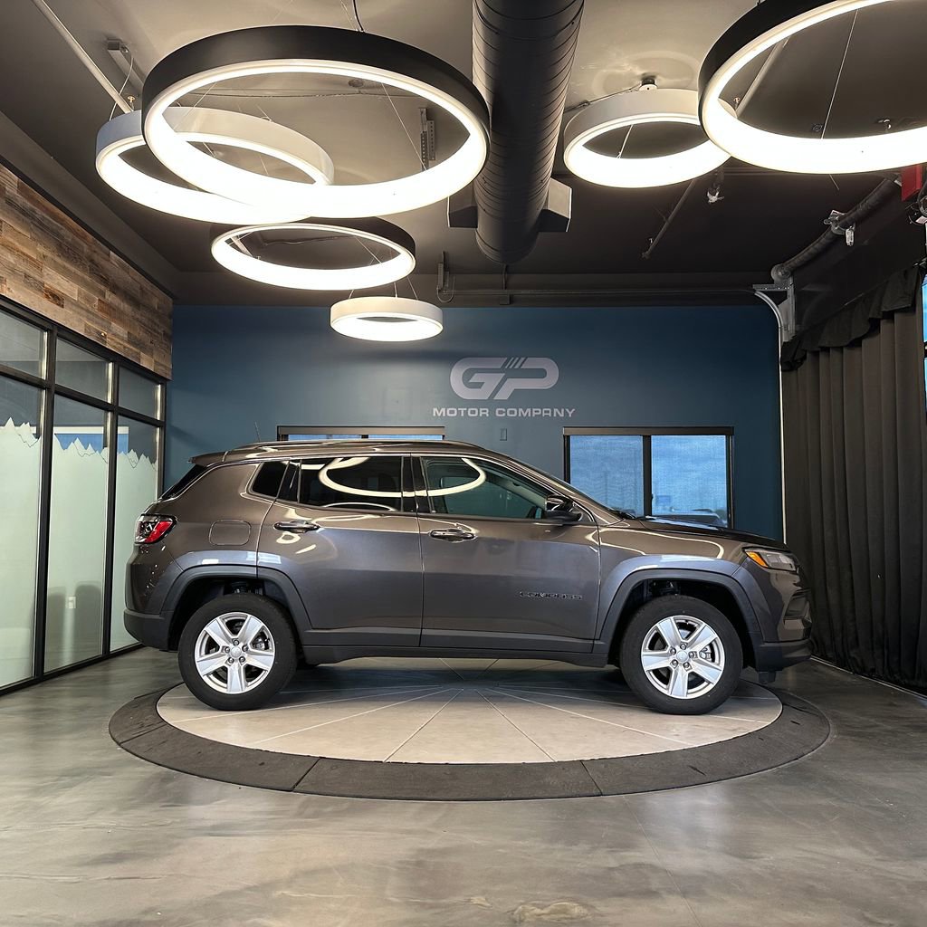 Used 2022 Jeep Compass Latitude AWD/4WD image 2