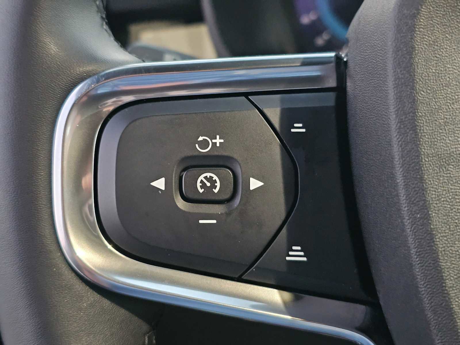 Used 2023 Volvo XC40 Recharge Ultimate image 28