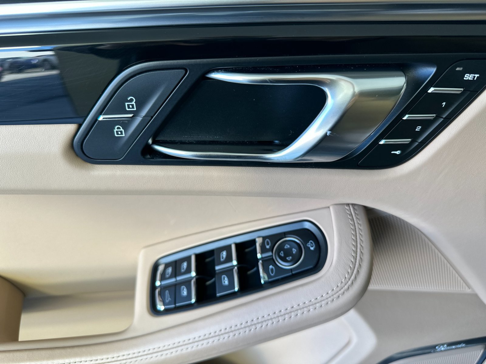 Certified 2023 Porsche Macan S AWD/4WD image 12