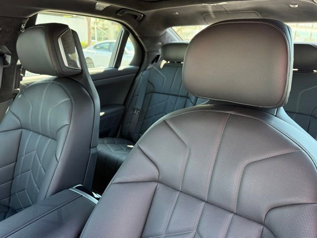 Used 2025 BMW i7 xDrive60 w/ Executive Package AWD/4WD image 21
