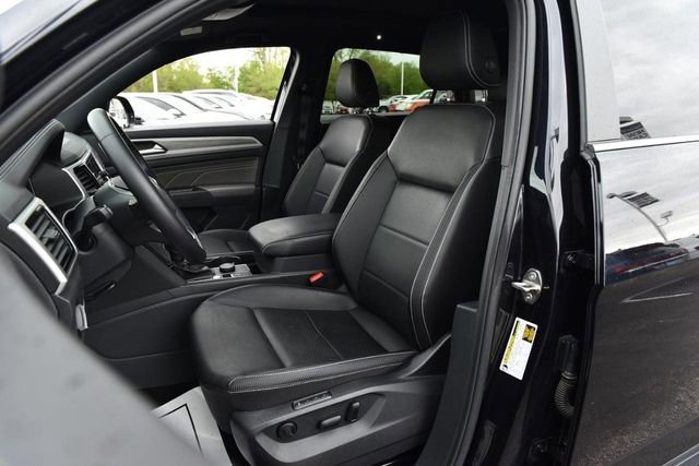 Used 2023 Volkswagen Atlas Cross Sport SE w/ Panoramic Sunroof Package image 19