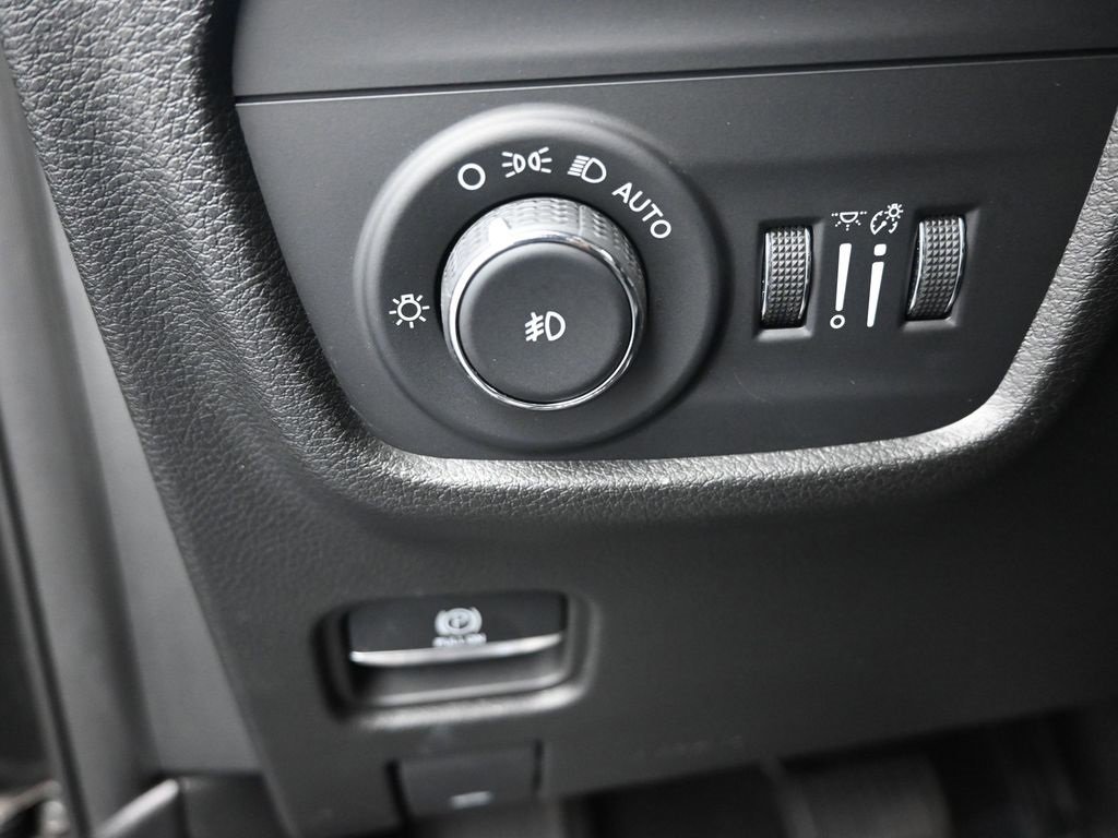 Used 2022 Jeep Grand Cherokee L Limited image 25