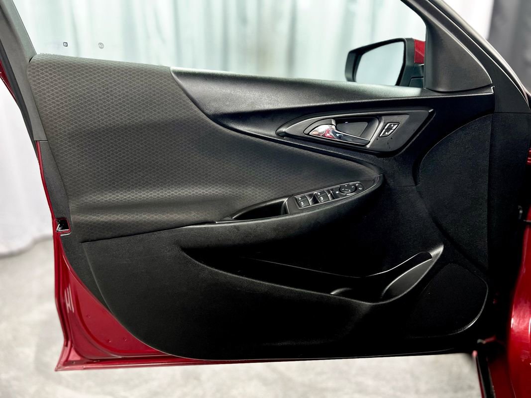 Used 2018 Chevrolet Malibu LT w/ Driver Confidence Package image 31