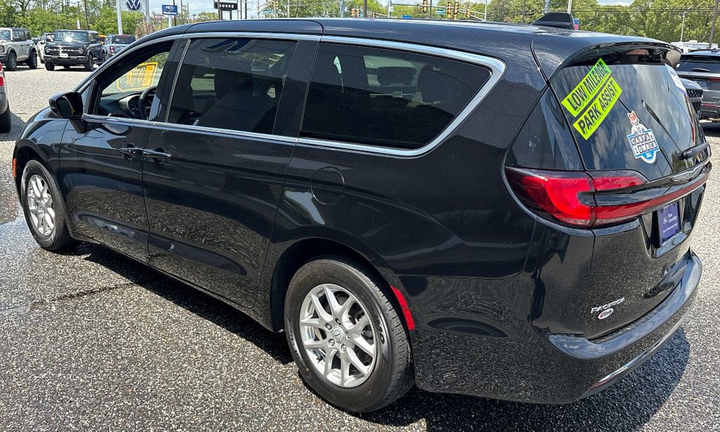 Used 2025 Chrysler Pacifica Select FWD image 31