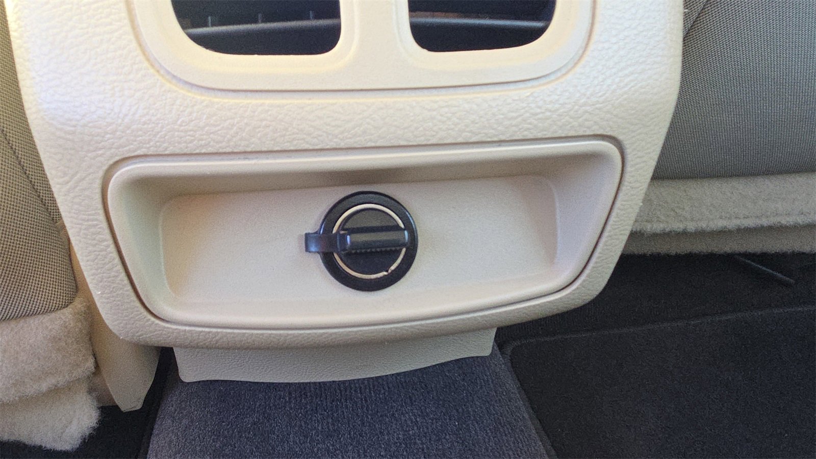 Used 2018 Ford Taurus SE image 28