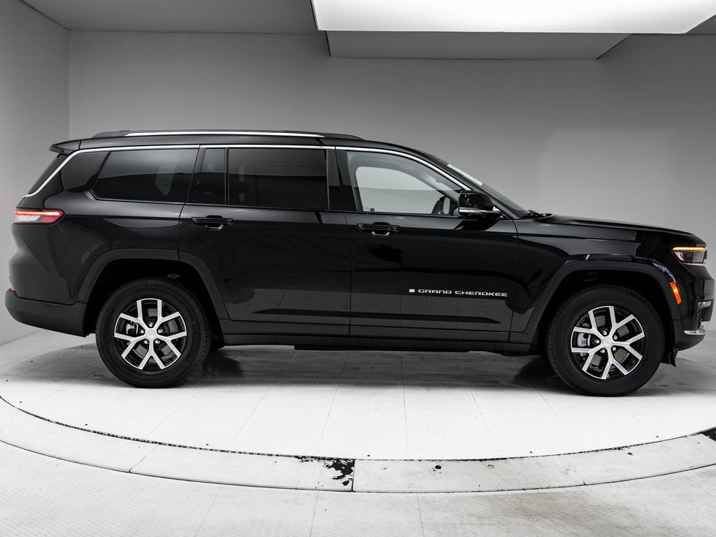Used 2023 Jeep Grand Cherokee L Limited w/ Luxury Tech Group II AWD/4WD image 35