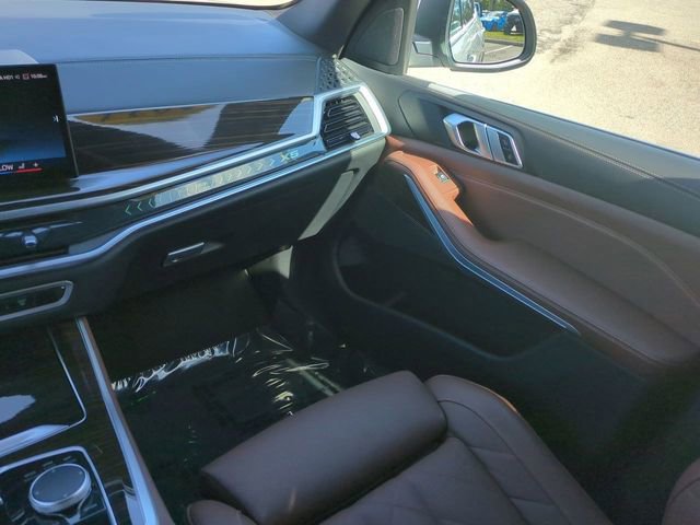 Used 2024 BMW X5 sDrive40i w/ Parking Assistance Package image 17