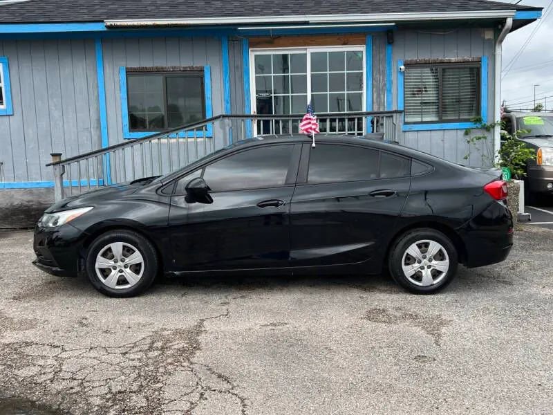 Used 2018 Chevrolet Cruze LS image 9