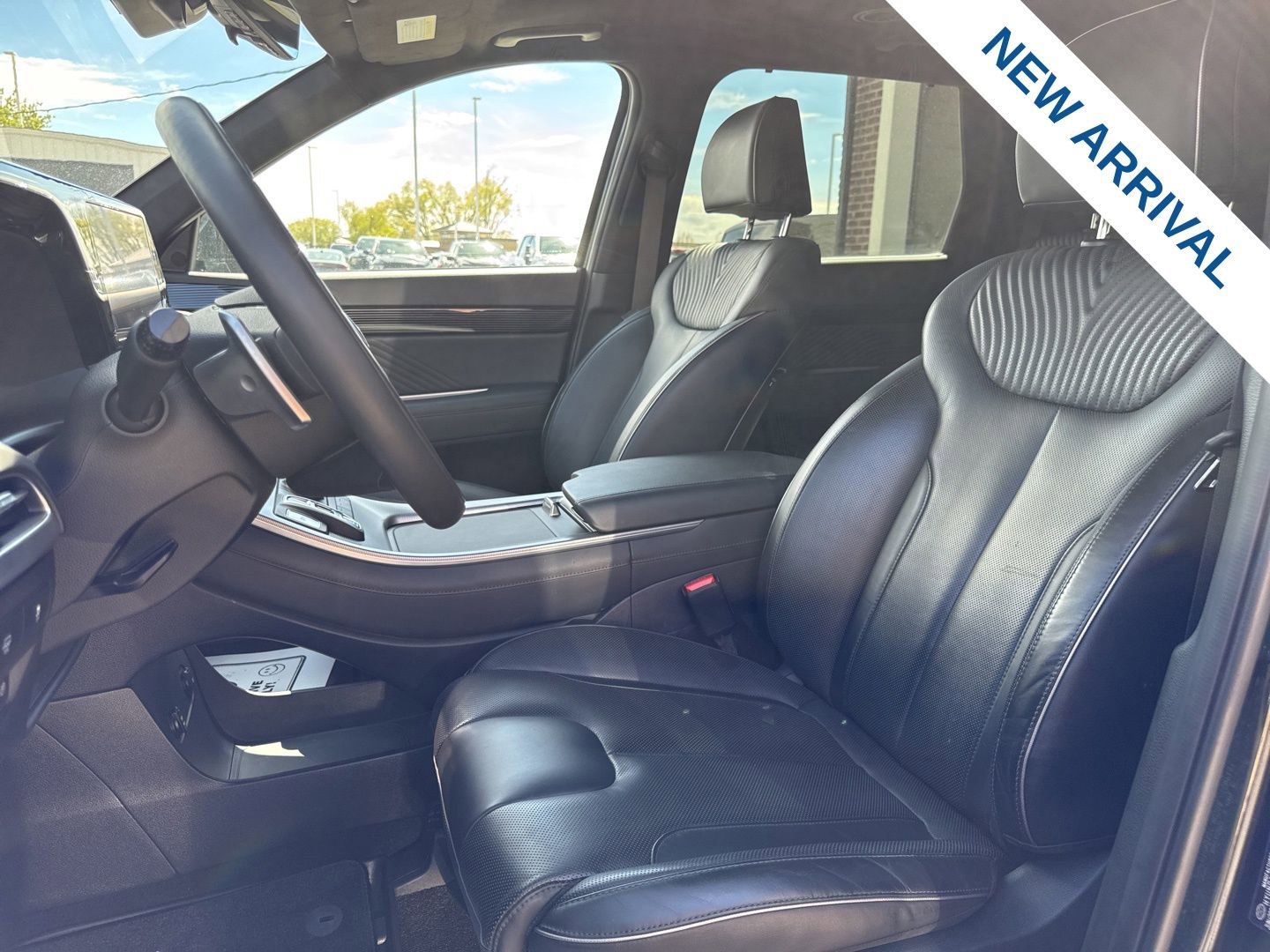Used 2024 Hyundai Palisade Calligraphy image 17