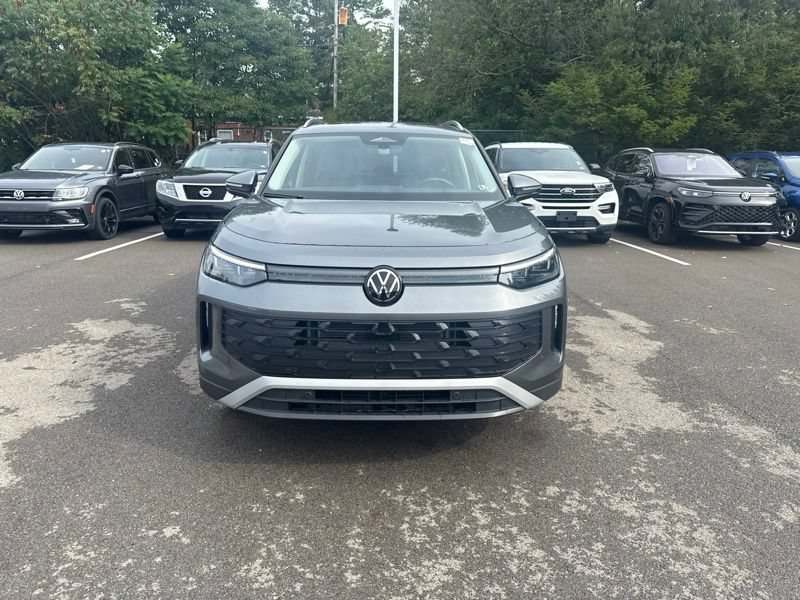 Used 2025 Volkswagen Tiguan SE w/ Panoramic Sunroof Package AWD/4WD image 12