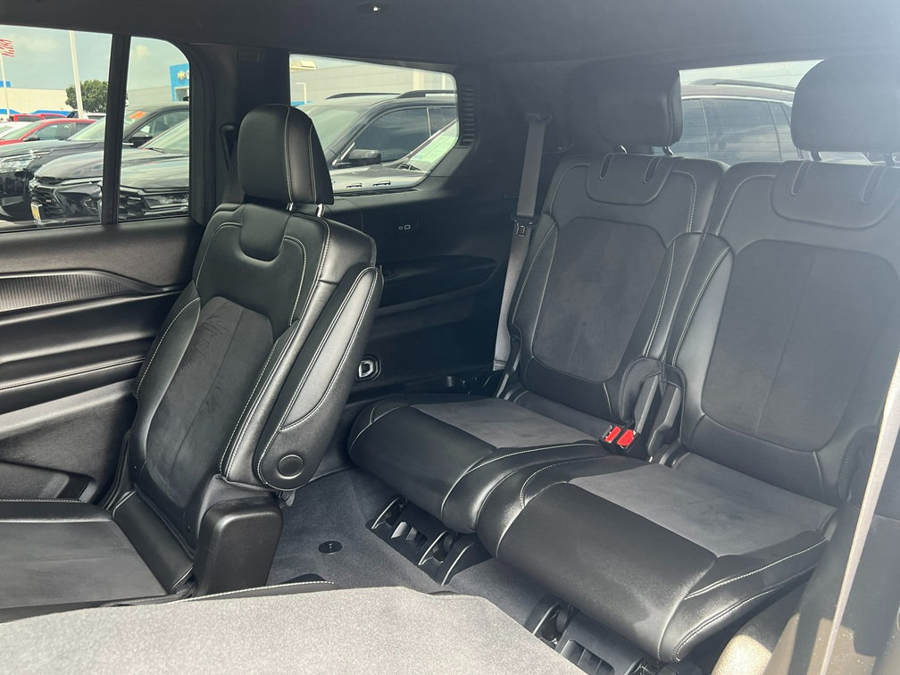 Used 2024 Jeep Grand Cherokee L Altitude RWD image 18
