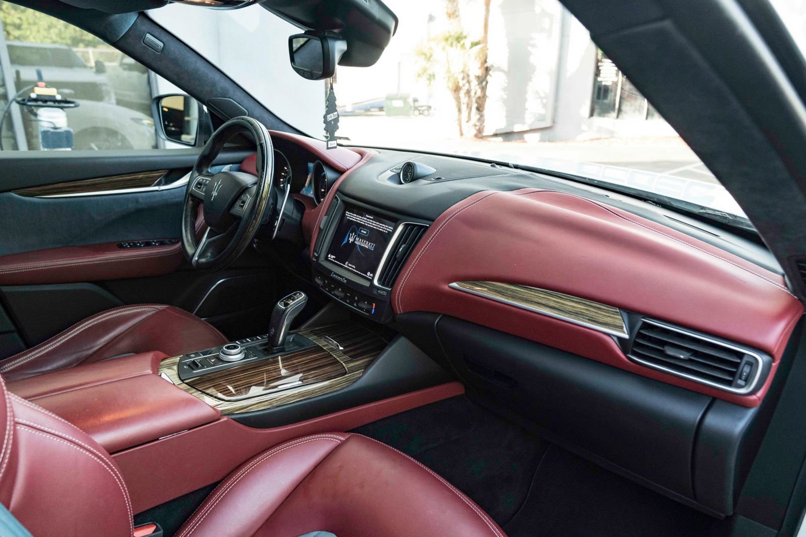 Used 2019 Maserati Levante GranLusso AWD/4WD image 37