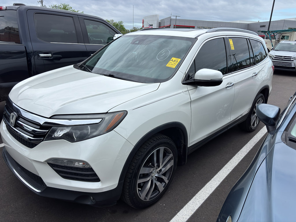Used 2017 Honda Pilot Touring image 2