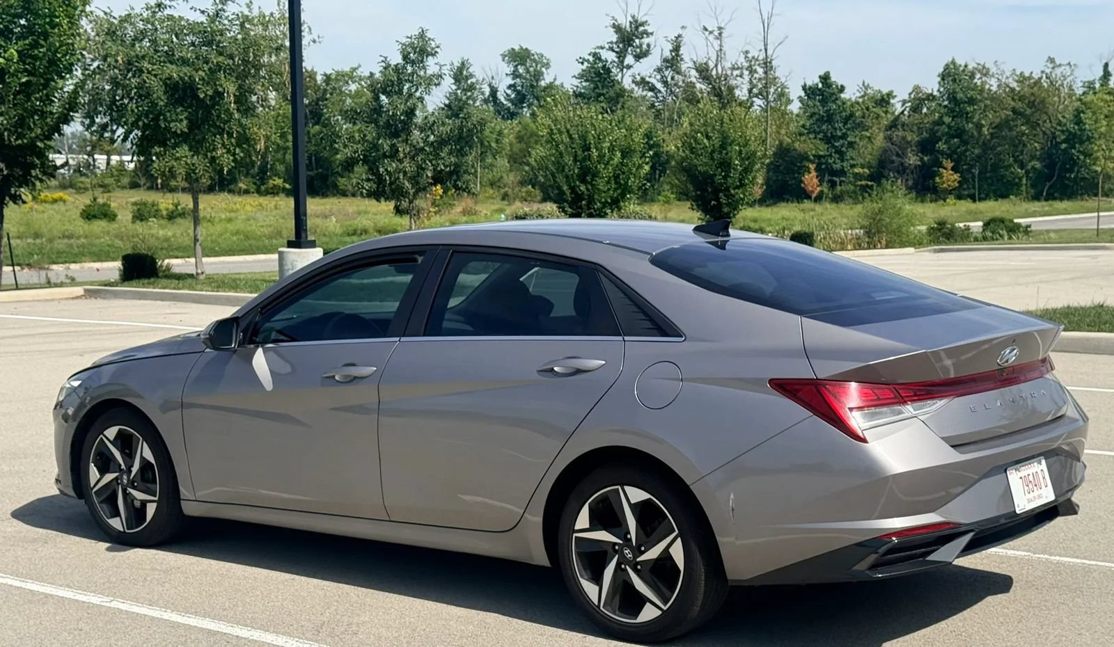 Used 2022 Hyundai Elantra SEL w/ Convenience + Premium Package FWD image 3