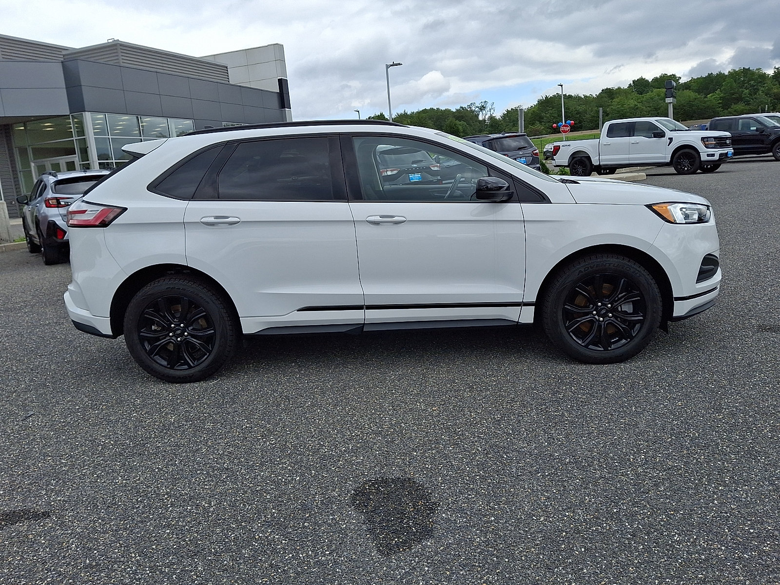Certified 2022 Ford Edge SE w/ Black Appearance Package AWD/4WD image 8