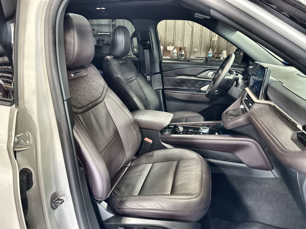 Used 2025 Ford Explorer Platinum w/ Ultimate Package image 33