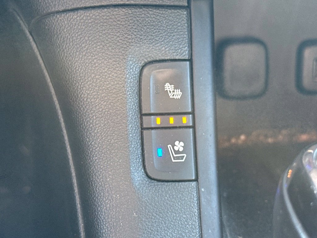 Used 2017 GMC Acadia Denali w/ Technology Package FWD image 4