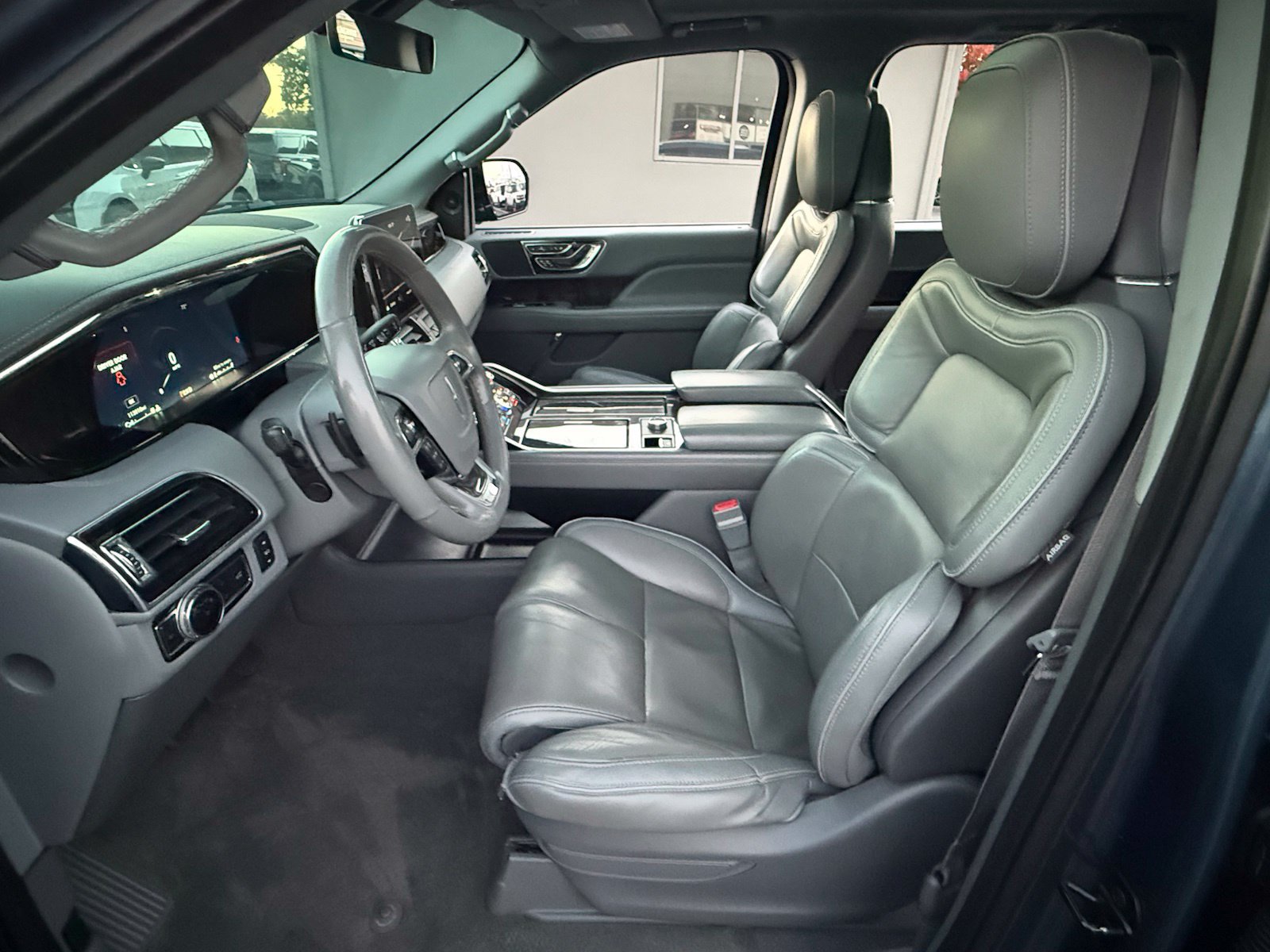 Used 2018 Lincoln Navigator Select RWD image 13