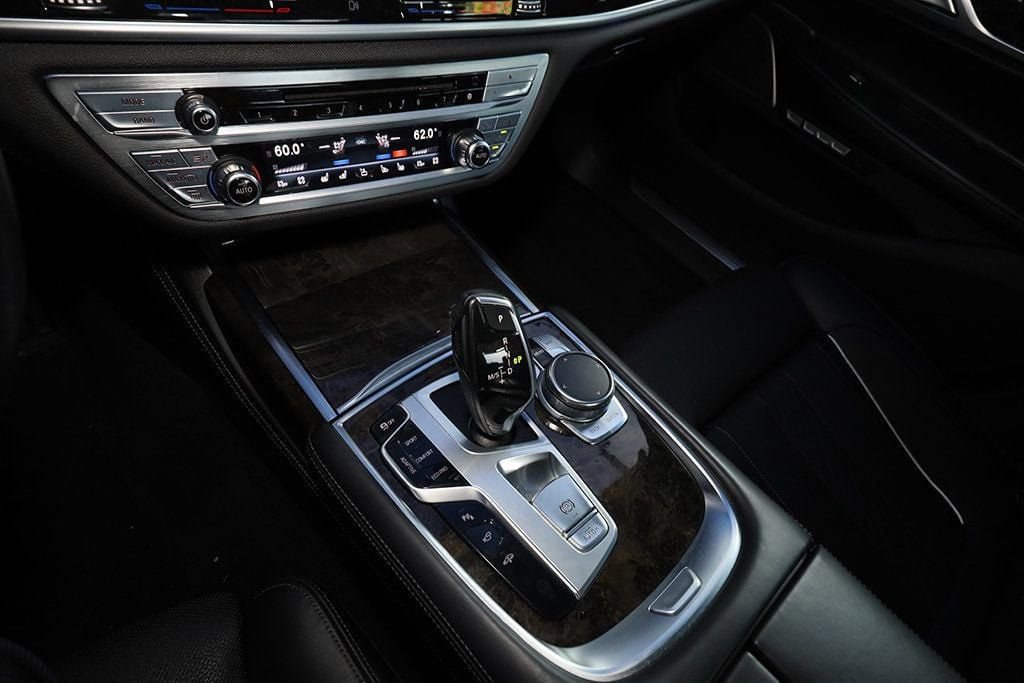 Used 2016 BMW 750i xDrive AWD/4WD image 32