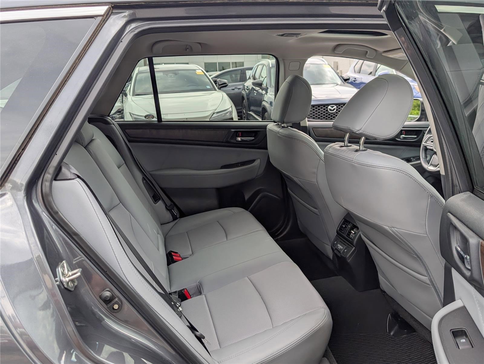 Used 2018 Subaru Outback 2.5i Limited AWD/4WD image 11