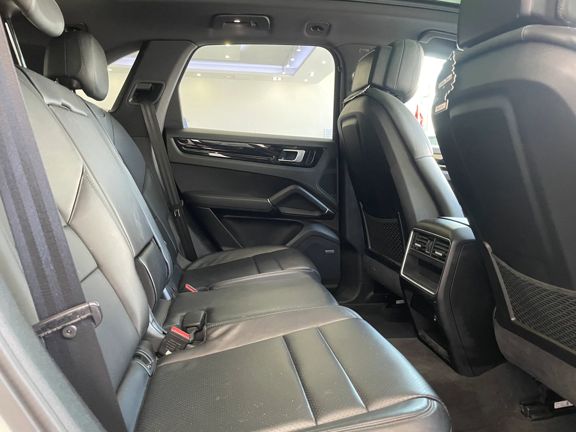 Used 2019 Porsche Cayenne AWD/4WD image 23