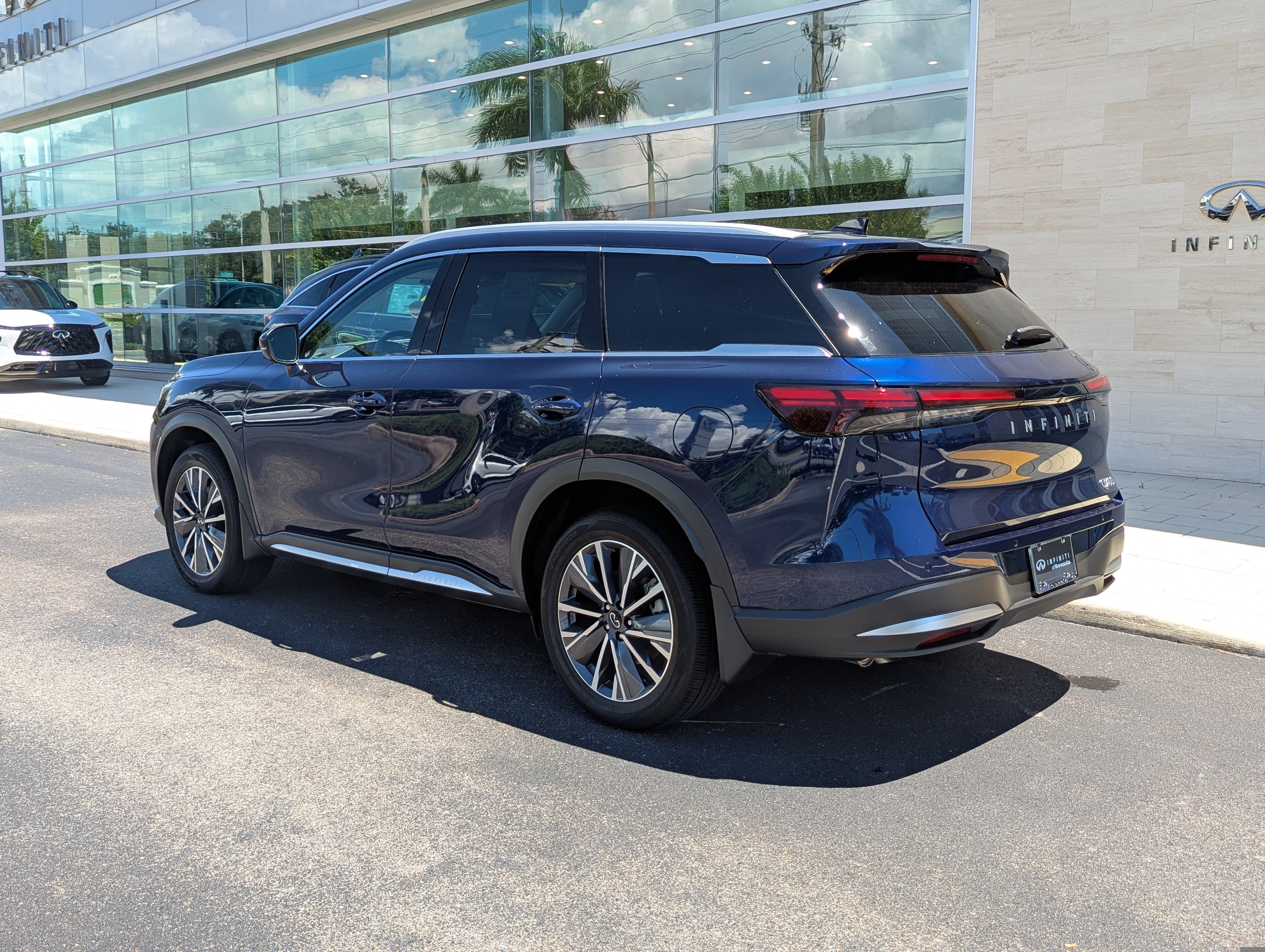 Certified 2026 INFINITI QX60 Luxe w/ Cargo Package FWD image 6