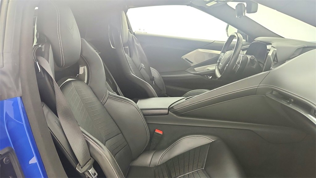 Used 2021 Chevrolet Corvette Stingray w/ Z51 Performance Package image 30