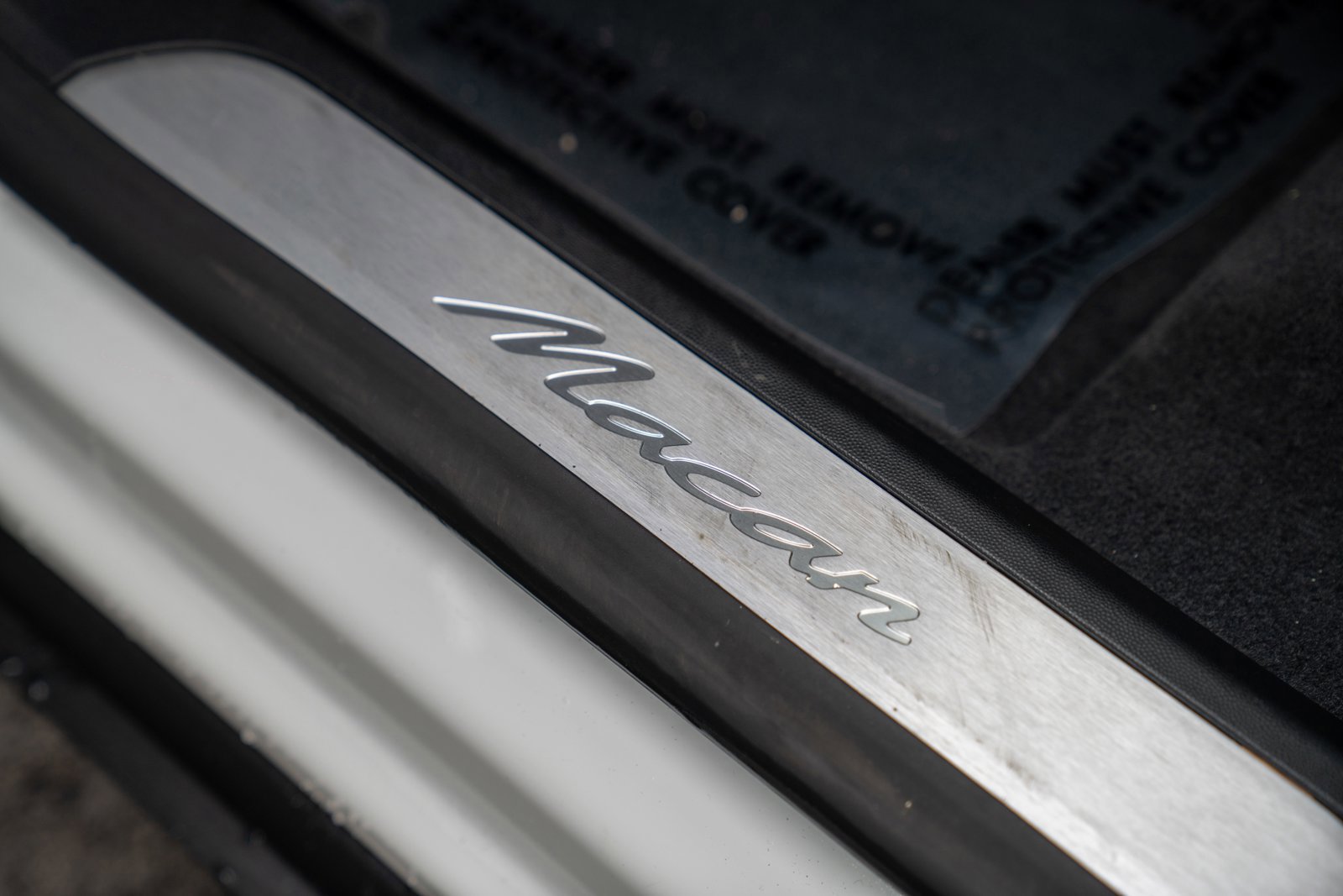 Certified 2025 Porsche Macan Electric image 12