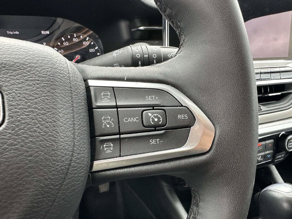 Used 2025 Jeep Compass Limited AWD/4WD image 32