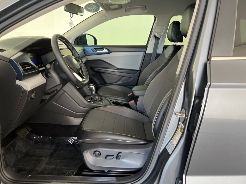 Used 2022 Volkswagen Taos SE image 11