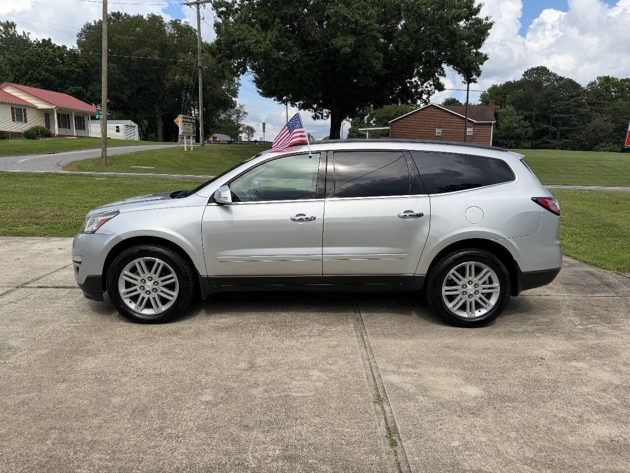 Used 2015 Chevrolet Traverse LT w/ Style and Technology Package AWD/4WD image 4