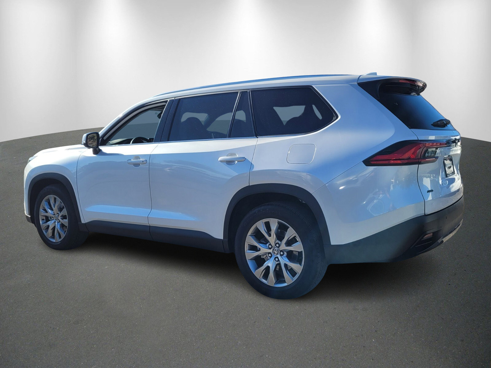 Used 2024 Toyota Grand Highlander Limited image 5