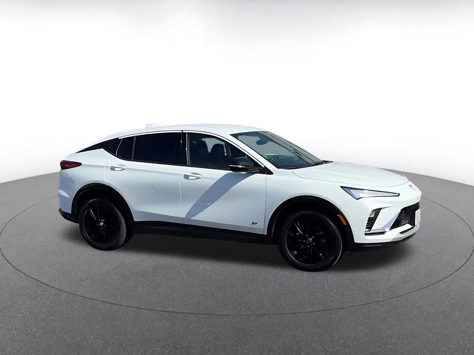 Used 2025 Buick Envista Sport Touring FWD image 2