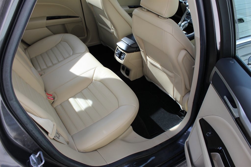 Used 2016 Ford Fusion SE w/ Equipment Group 202A FWD image 13