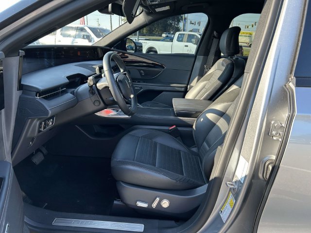 Used 2025 Lincoln Nautilus Reserve w/ Jet Appearance Package AWD/4WD image 13