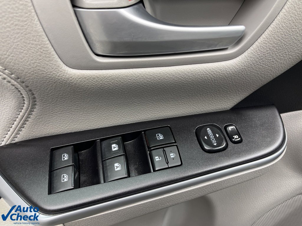 Used 2017 Toyota Camry XLE image 29