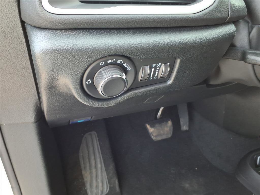 New 2026 Chrysler Voyager LX image 11