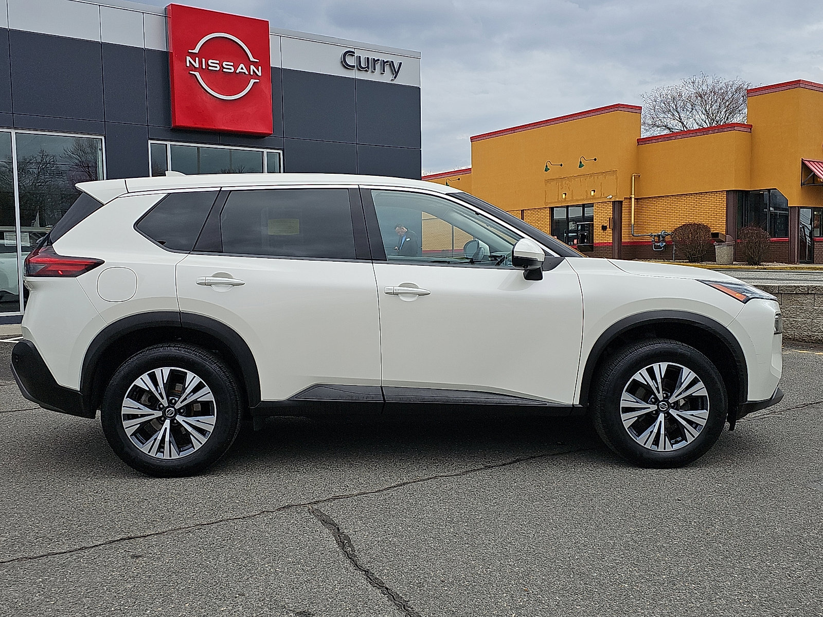 Used 2021 Nissan Rogue SV image 7