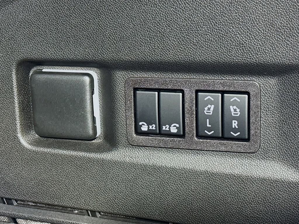 Certified 2023 Chevrolet Tahoe Z71 w/ Luxury Package image 39