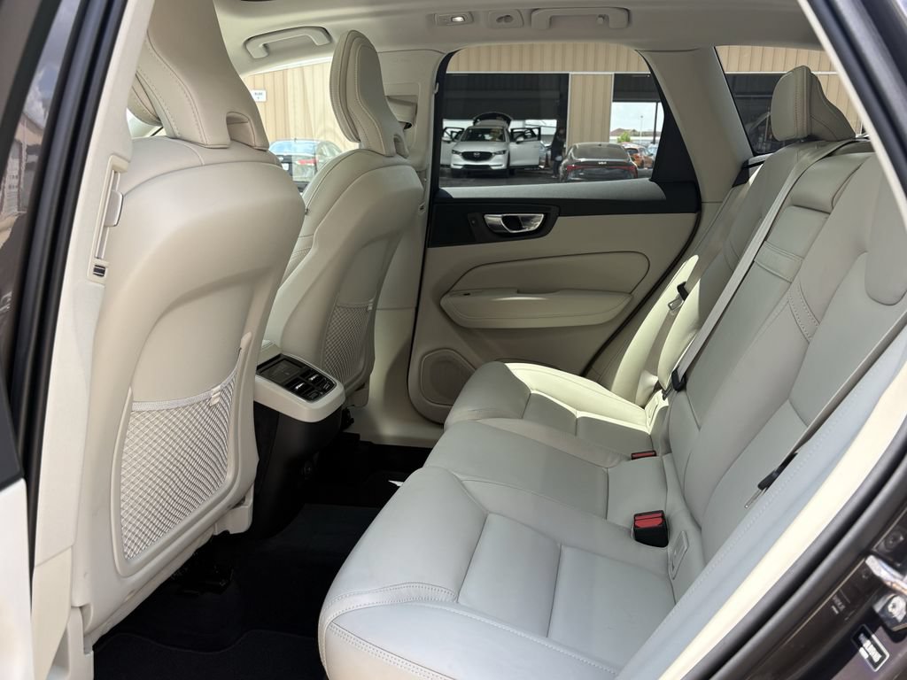 Used 2022 Volvo XC60 B6 Inscription w/ Advanced Package AWD/4WD image 24
