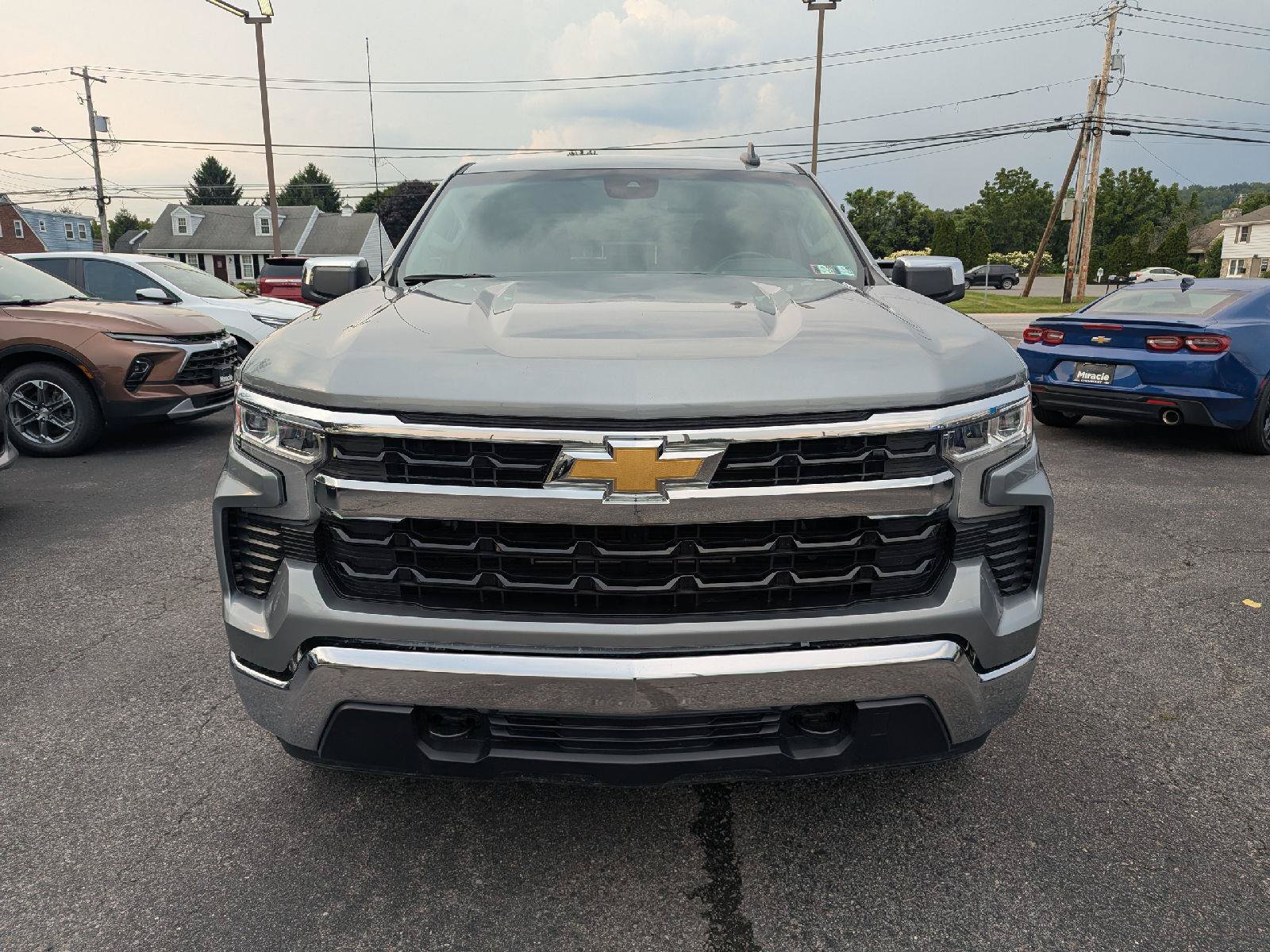 Used 2024 Chevrolet Silverado 1500 LT AWD/4WD image 2