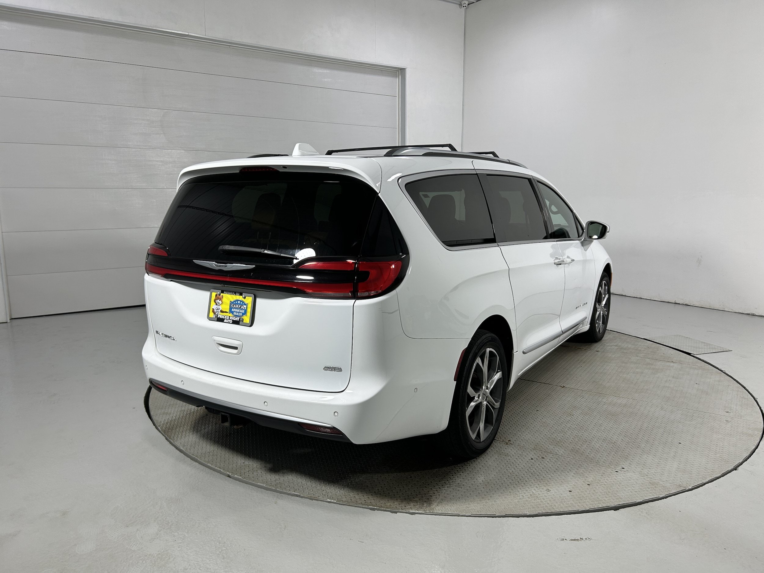 Used 2021 Chrysler Pacifica Pinnacle AWD/4WD image 40