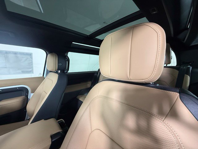 New 2026 Land Rover Defender 90 V8 AWD/4WD image 18