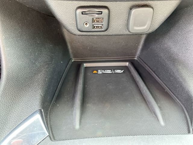 Used 2022 Chevrolet Traverse Premier FWD image 24