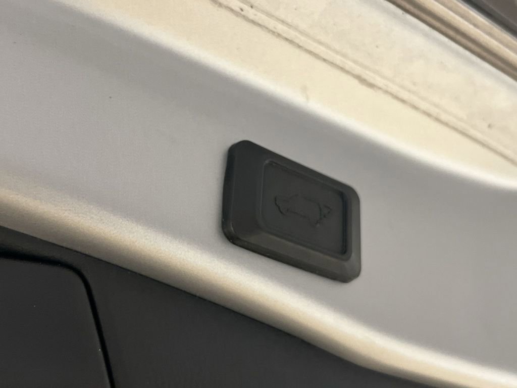 Used 2020 Toyota RAV4 Limited image 24